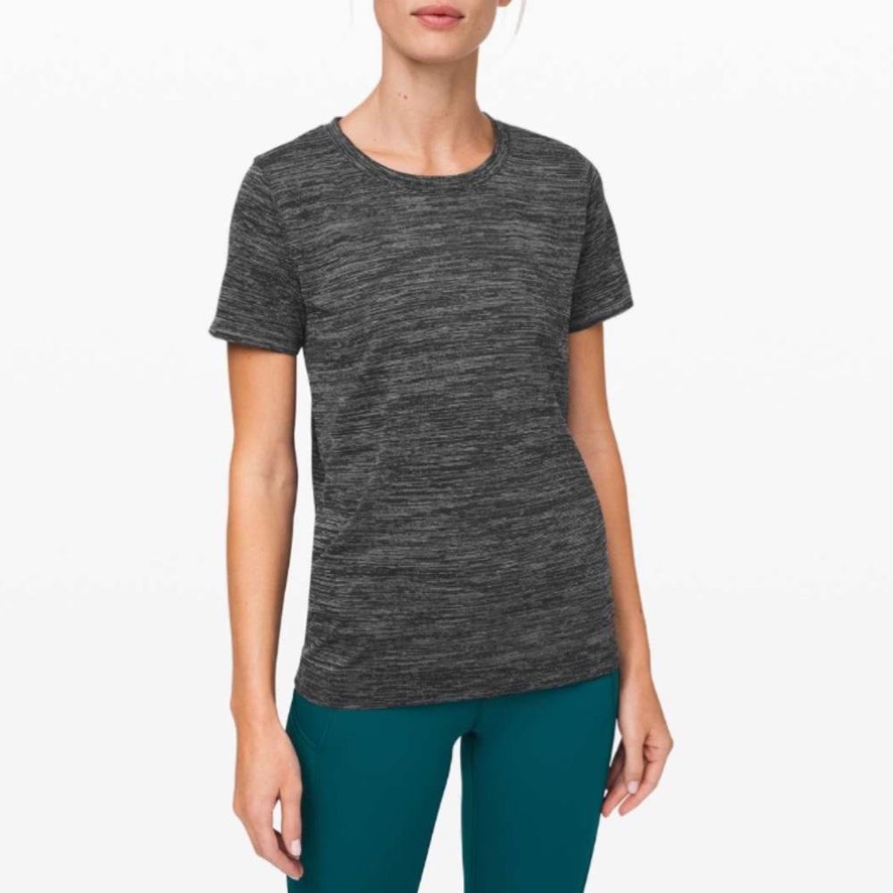 Lululemon Swiftly Relaxed Short Sleeve
Black / White / Black Size 6